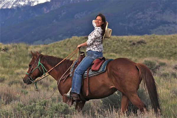 horseback riding in Yellowstone